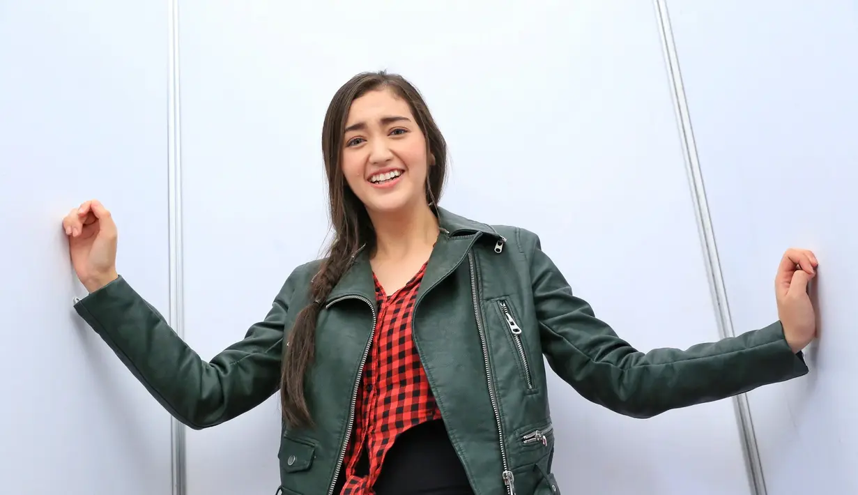 Tidak hanya itu, ternyata kekasih Amar Zoni ini tetap mengutamakan yang namanya kesehatan. Untuk itu ketika break syuting atau menunggu giliran, Ranty menggunakan waktu yang terbilang singkat itu untuk beristirahat. (Adrian Putra/Bintang.com)