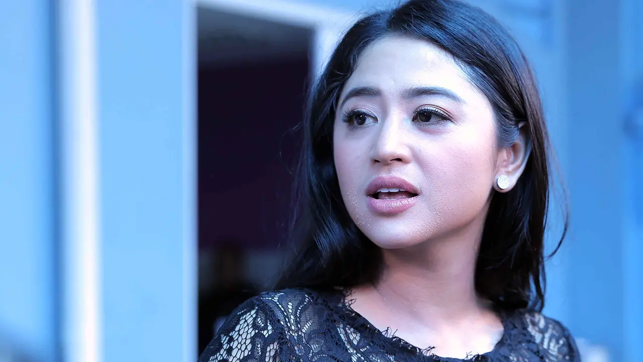 [Bintang] Dewi Perssik