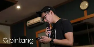 Rossa akan hadir sebagai bintang tamu di konser Afgan Syahreza yang bertajuk Sides pada 14 Mei 2016 mendatang. Ternyata, Afgan berharap Isyana Sarasvati juga hadir di konsernya. Sayangnya Isyana sedang sibuk dengan kegiatannya.