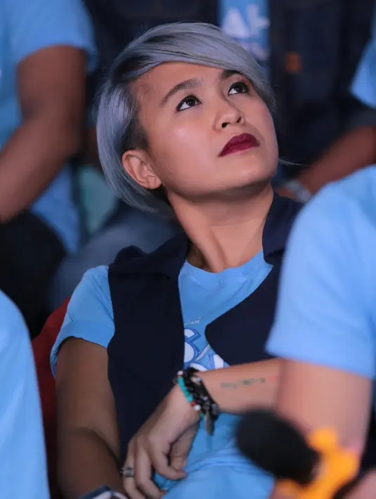 "Dulu Ngenest, Cek Toko Sebelah kan tentang keluarga Chinese. Yang ini di Susah Sinyal tentang single parent lawyer juga asing risetnya," jelasnya. (Adrian Putra/Bintang.com)