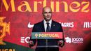 Roberto Martinez. Pelatih asal Spanyol berusia 49 tahun ini menjadi pelatih teranyar Timnas Portugal menggantikan posisi Fernando Santos. Roberto Martinez yang sebelumnya membesut Timnas Belgia sejak 3 Agustus 2016 hingga 1 Desember 2022 ini ditunjuk menangani Seleccao mulai 9 Januari 2023 hingga 31 Juli 2026. Prestasi terbaiknya selama membesut Timnas Belgia adalah meraih peringkat ketiga pada ajang Piala Dunia 2018 di Rusia. (AFP/Carlos Costa)