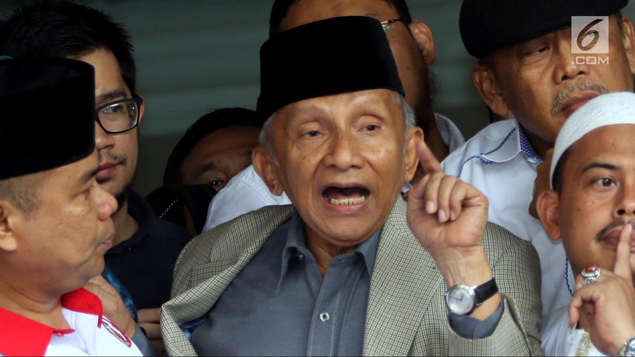 6 Jam Diperiksa Penyidik, Amien Rais Tebar Senyum Tinggalkan Mapolda