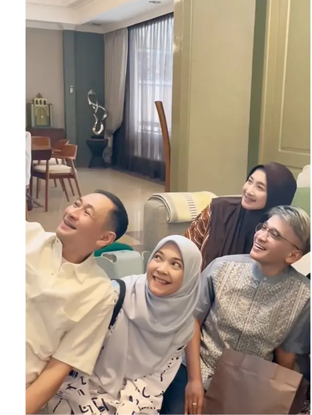 6 Potret Desy Ratnasari Halalbihalal Bareng Artis Lawas, Ruben Onsu Ikut Hadir