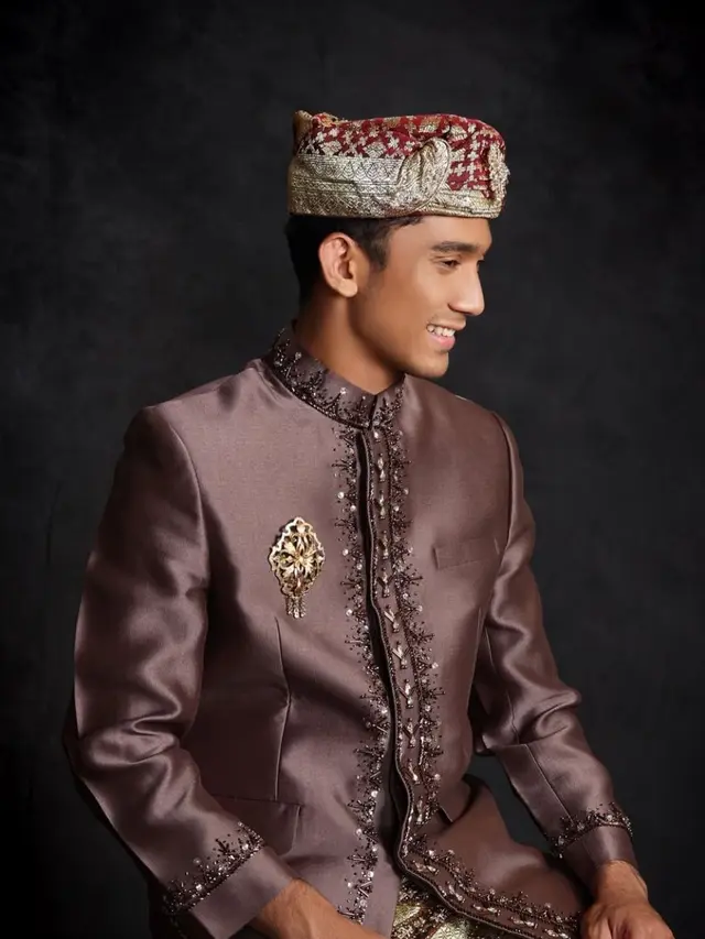 Daffa wardhana kenakan pakaian adat Minang dan Bugis. (credit:instagram.com/marinizumarnisreal/aldiphotoofficial/redberrywedding)