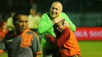 Pelatih Pusamania Borneo FC, Dragan Djukanovic, tetap mengkritisi wasit meski timnya menang atas Arema (20/8/2016) di Stadion Kanjuruhan, Malang. (Bola.com/Iwan Setiawan)