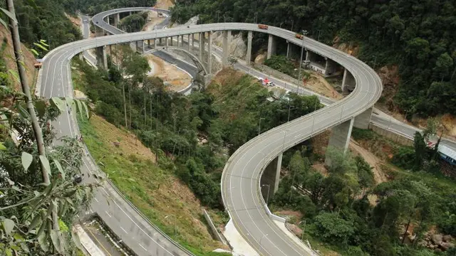 5 Jalan Dengan Pemandangan Eksotis di Indonesia
