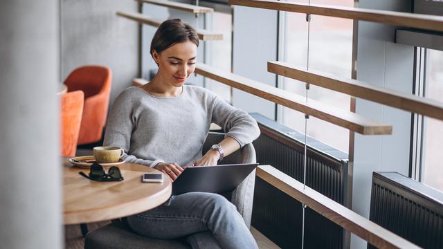 wanita oktober tenang elegan