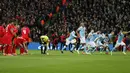 Ekspresi kontras pemain Manchester City dan Liverpool setelah adu penalti di final Piala Liga Inggris di Stadion Wembley, London, Senin (29/2/2016) dini hari WIB. (Reuters/Eddie Keogh)