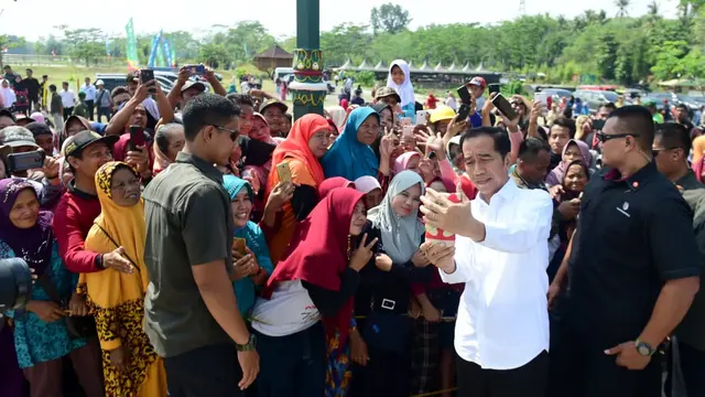 Presiden Jokowi saat meresmikan pengoperasian Bendungan Kamijoro, Yogyakarta. (Setpres/Biro Pers)