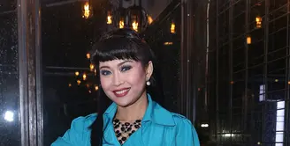 Ratna Listy, ibu dua anak, Swara Reiki January dan Swara Keisyah Alma Nova, ini mengaku punya rahasia khusus agar terlihat awet muda. (Andy Masela/Bintang.com)