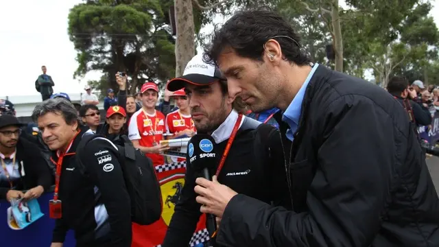 Fernando Alonso dan Mark Webber (kanan).