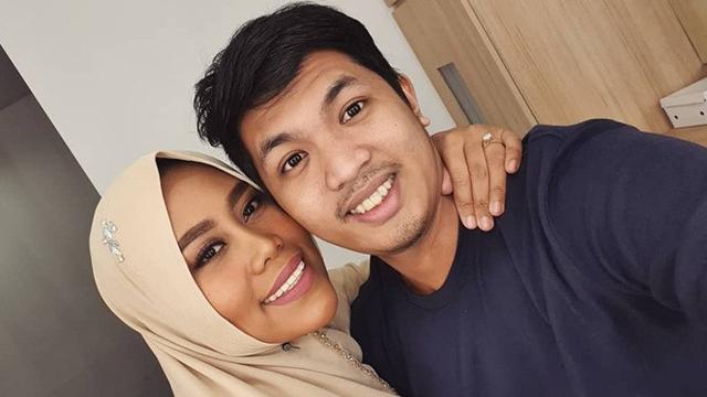 7 Potret Mesra Evi Masamba dan Sang Suami yang Jarang Tersorot