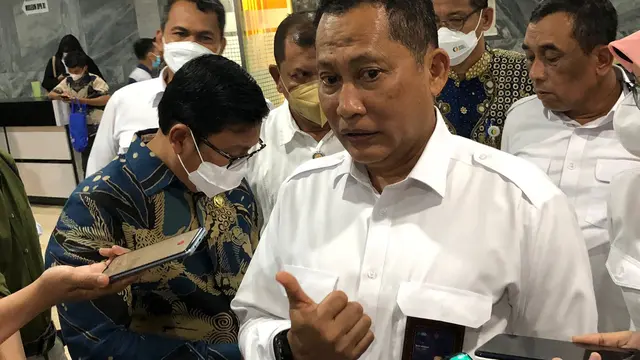 Direktur Utama Perum Bulog Budi Waseso, menyatakan akan melakukan impor beras jika Kementerian Pertanian tidak mampu menyediakan stok beras untuk diserap oleh Bulog.