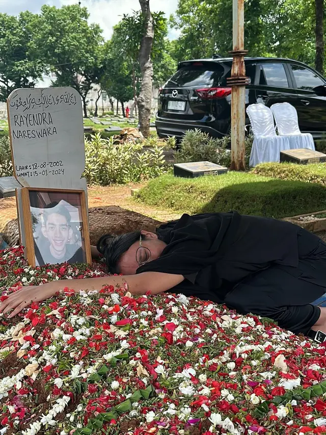 6 Potret Kesedihan Kaneishia Anak Dede Yusuf yang Ditinggal Kekasih Meninggal