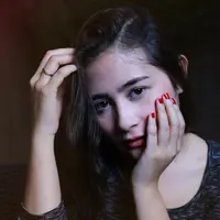 Tak hanya berkarya di dunia entertainment, Prilly Latuconsina juga tak lupa dengan pendidikan. Ia berencana untuk sekolah akting dan masih menentukan di antara dua pilihan, Indonesia atau Amerika. (Galih W. Satria/Bintang.com)