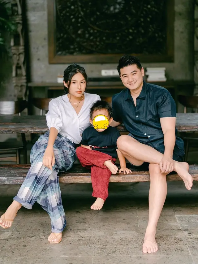 Umumkan Hamil Anak Kedua, Ini 6 Momen Manis Chef Arnold dan Istri