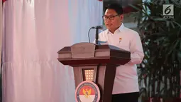 Ketua LPSK Abdul Haris Semendawai memberi sambutan saat pemberian kompensasi kepada sejumlah perwakilan korban terorisme, Jakarta, Kamis (6/9). LPSK menyerahkan kompensasi dengan total Rp 1,6 miliar. (Liputan6.com/Faizal Fanani)