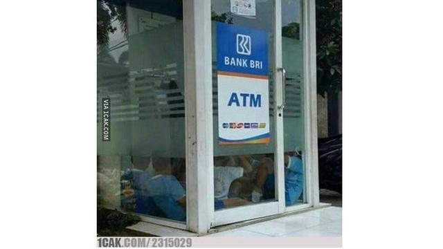 6 Tingkah Absurd Orang Indonesia Saat 'Ngadem' Ini Bikin Ngelus Dada