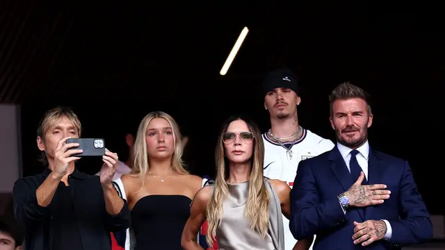 Victoria Beckham Tampil Chic saat Dukung Inggris di Piala Dunia 2026, Gaya Simpel nan Mewah Jadi Sorotan