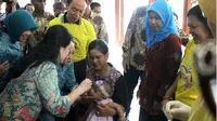 Menteri Puan bersama Ibu Negara Iriana Joko Widodo mencanangkan PIN Polio di Solo. (Liputan6.com/Taufiqurrahman)