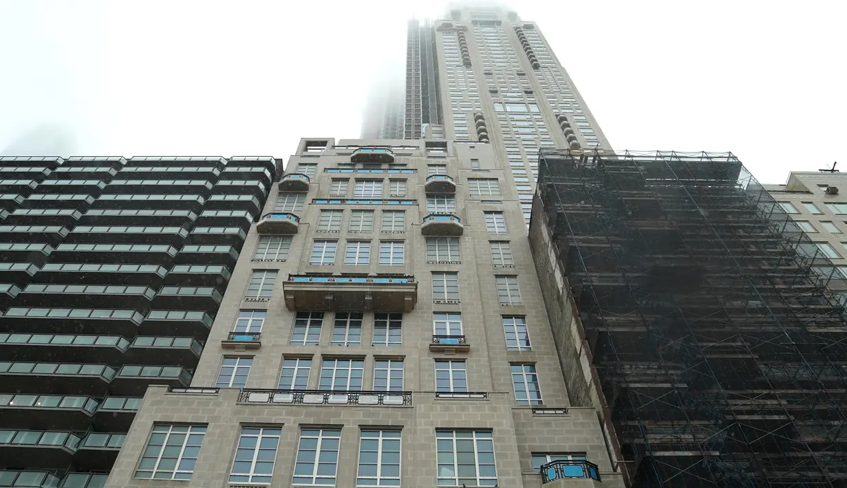 Sebuah apartemen di  220 Central Park South, New York pada 24 Januari 2019. Apartemen seluas 2.200 meter persegi itu baru saja dibeli seharga US$238 juta atau sekitar Rp 3,3 triliun oleh seorang pengelola investasi, Ken Griffin. (TIMOTHY A. CLARY/AFP)