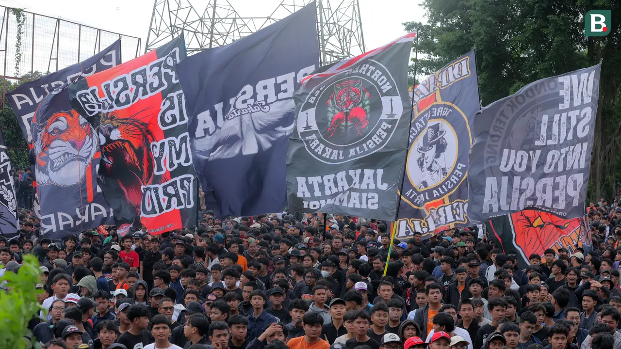 Foto: Ribuan The Jakmania Geruduk Tempat Latihan Persija, Minta Macan Kemayoran Kalahkan Persib Bandung di BRI Super League