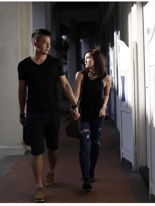 "Msh ma dia kak @thing_lee88 tp kmrn kt ny ud bubar" tulis jul_chandra. Dan masih banyak pertanyaan sama. Beebrapa waktu lalu, pasangan ini dikabarkan putus. (Instagram/saputrawijaya)