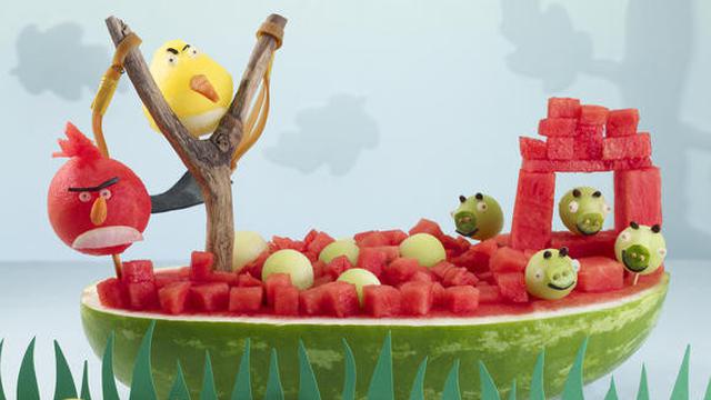 6 Karya Seni dari Semangka Ini Tampak Estetik, Detail Banget