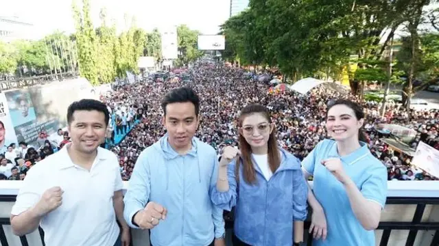 Adu Gaya Selvi Ananda dan Erina Gudono saat Blusukan Kampanye