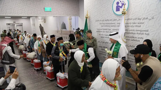 Sebanyak 390 jemaah haji Indonesia kloter 1 Embarkasi Jakarta-Pondok Gede (JKG) tiba di Bandara Internasional Amir Muhammad bin Abdul Aziz (AMAA), Madinah hari ini, Rabu 23 Mei 2023.