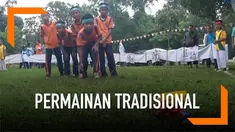 Ratusan siswa SD dari berbagai sekolah terlihat asyik bermain permainan tradisional di akhir pekan pada sebuah acara bertajuk Fit Olympic Madurasa.