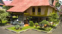 Rumah Lontik Riau. (dok. http://kebudayaan.kemdikbud.go.id/Dinny Mutiah)