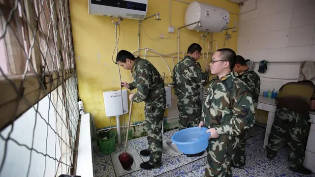 Mengintip Kamp Militer Untuk Para Pecandu Internet di Tiongkok