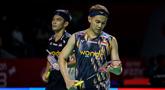 Ekspresi kecewa pebulu tangkis ganda putra Indonesia, Fajar Alfian dan Muhammad Sohibul Fikri setelah gagal mencetak poin dalam laga 32 besar Indonesia Open 2026 melawan wakil China, Chen Bo Yang dan Liu Yi di Istora Senayan, Jakarta, Rabu (03/06/2026). (Bola.com/Bagaskara Lazuardi)