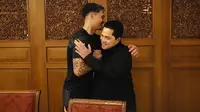 Ketua PSSI, Erick Thohir bersama pemain naturalisasi Timnas Indonesia, Shayne Pattynama. (Instagram Erick Thohir).