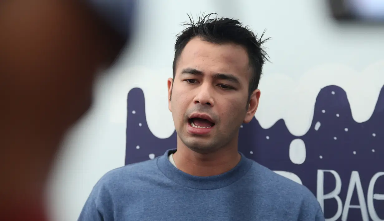 Meski Raffi sendiri sering kali merasakan miris saat melihat banyak komentar pedas dari warganet. Lantas bagaimana cara Raffi yang memiliki followers hampir 20 juta pengikut ketika menghadapi komentar negatif. (Nurwahyunan/Bintang.com)