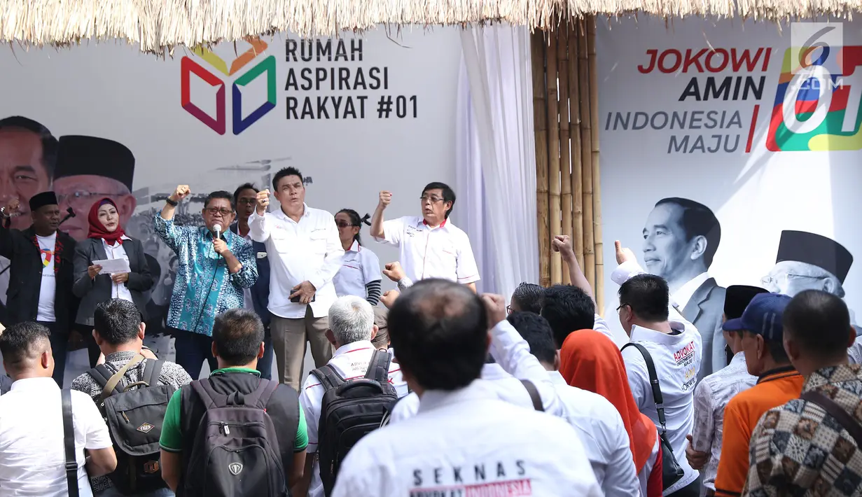 Sejumlah Advokat Indonesia Maju saat mendeklarasikan dukungan kepada Calon Presiden/Wakil Presiden Joko Widodo-Ma'ruf Amin di Jakarta, Jumat (30/11). Mereka bertekad menangkal hoax yang menyerang pasangan nomor urut 01. (Liputan6.com/Helmi Fithriansyah)