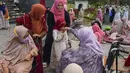 Suasana ketika umat Muslim usai melaksanakan salat Idul Fitri 1447 Hijriah di Mesjid Kubah Emas, Depok, Jawa Barat, Sabtu (21/3/2026). (merdeka.com/Arie Basuki)