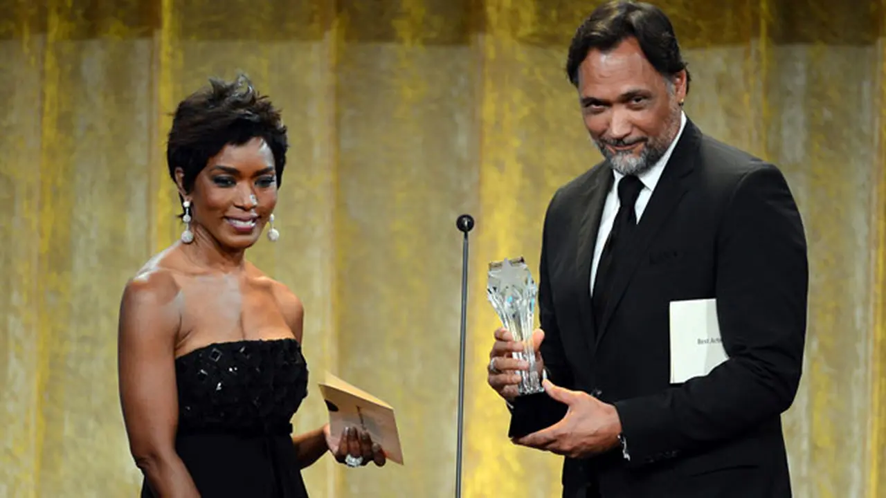 critic-choice-award-131217b.jpg