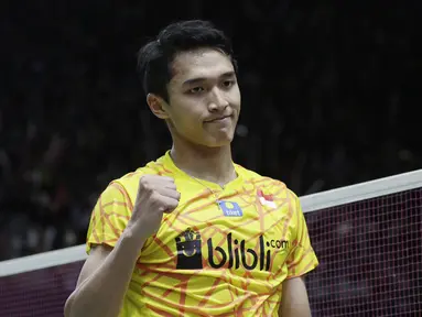 Tunggal putra Indonesia, Jonatan Christie, merayakan kemenangan atas tunggal China pada Indonesia Masters 2019 di Istora Senayan, Jakarta, Kamis (24/1). Jonatan lolos ke perempat final. (Bola.com/M. Iqbal Ichsan)