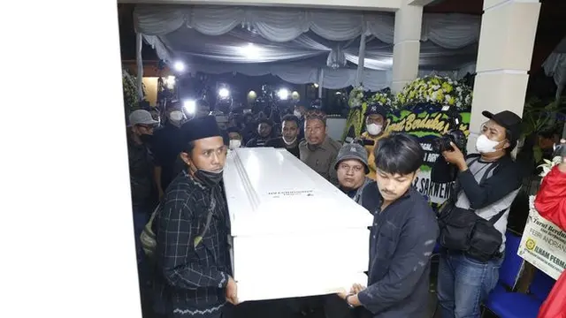 8 Potret Kedatangan Jenazah Vanessa Angel dan Bibi Ardiansyah di Rumah Duka