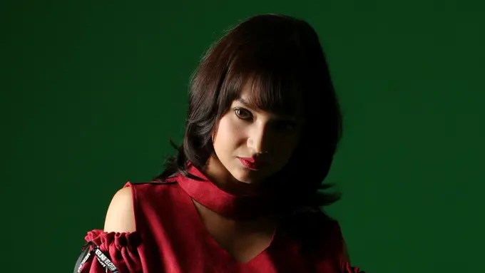 [Bintang] Angelica Simperler