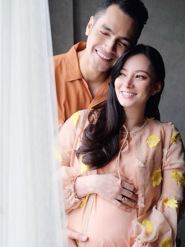 Asmirandah dan Jonas Rivanno. (Foto: Instagram @asmirandah89)