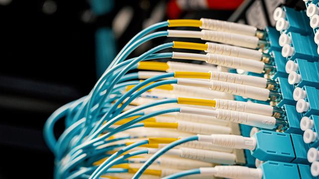 Ilustrasi media transmisi data