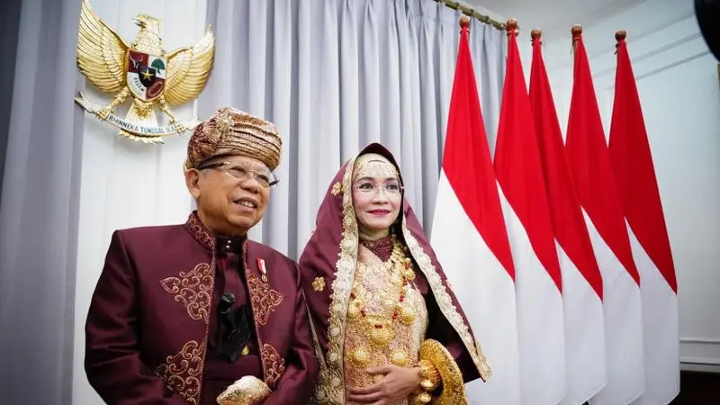 Wakil Presiden, Ma'ruf Amin dan istri mengenakan pakai adat Koto Gadang dalam Upacara 17 Agustus 2023. (Liputan6.com/ Setwapres)