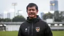 <p>Pelatih Timnas Indonesia U-22, Indra Sjafri berpose di depan fotografer setelah pemusatan latihan untuk SEA Games 2023 yang berlangsung di Lapangan A, Kompleks Stadion Utama Gelora Bung Karno (SUGBK), Kamis (02/03/2023). Pemusatan latihan ini akan berlangsung dari tanggal 1-16 Maret 2023. (Bola.com/Bagaskara Lazuardi)</p>