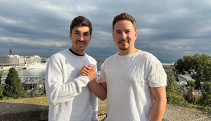 Maverick Vinales dan Jorge Lorenzo saling bekerja sama. (MotoGP)