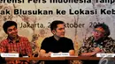 Pendiri Yayasan Perpektif Baru Wimar Witoelar (kanan) meminta Presiden Jokowi mencegah kebakaran hutan menjadi agenda utama, Jakarta, Selasa (28/10/2014). (Liputan6.com/Johan Tallo)