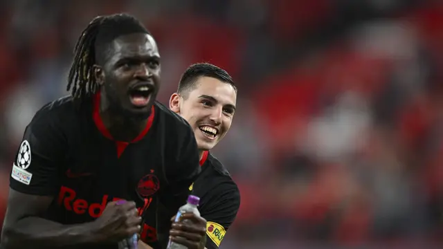 Oumar Solet (tengah) sedang dibidik Manchester United