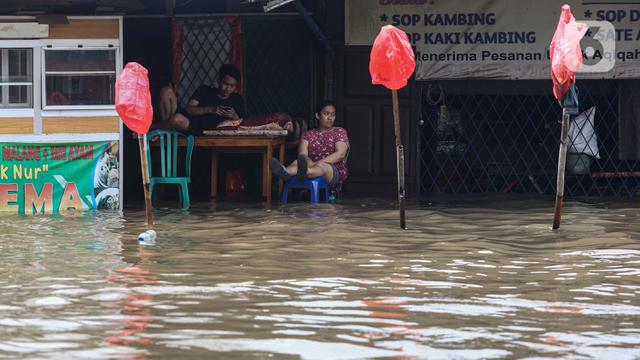 Jalur Penghubung Jakarta dan Kota Tangerang Terendam Banjir